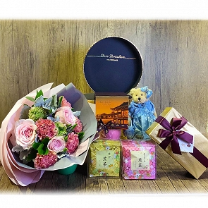 MD-HA25 Mandarin Oriental Rose Petal Jam and Assorted Chocolate Hamper